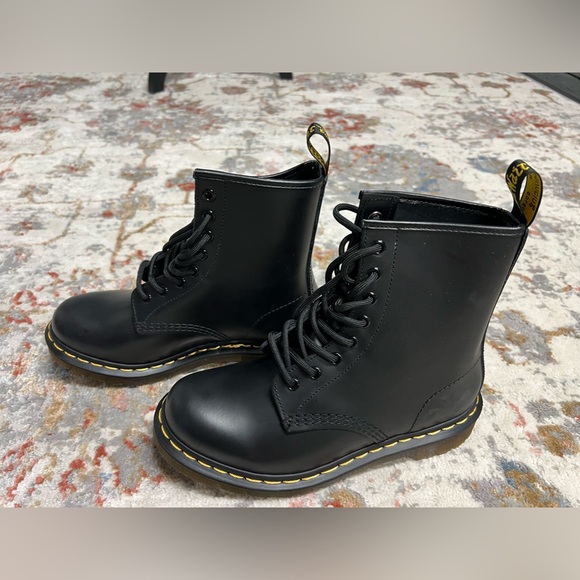 Cool shoes - Picture 3 of 5